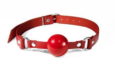 Кляп силіконовий, червоний ремінець, червона кулька - Feral Feelings Silicon Ball Gag Red/Red SO8267 фото